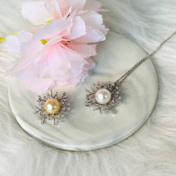 Shining South Sea Pearl 14K Gold Pendant